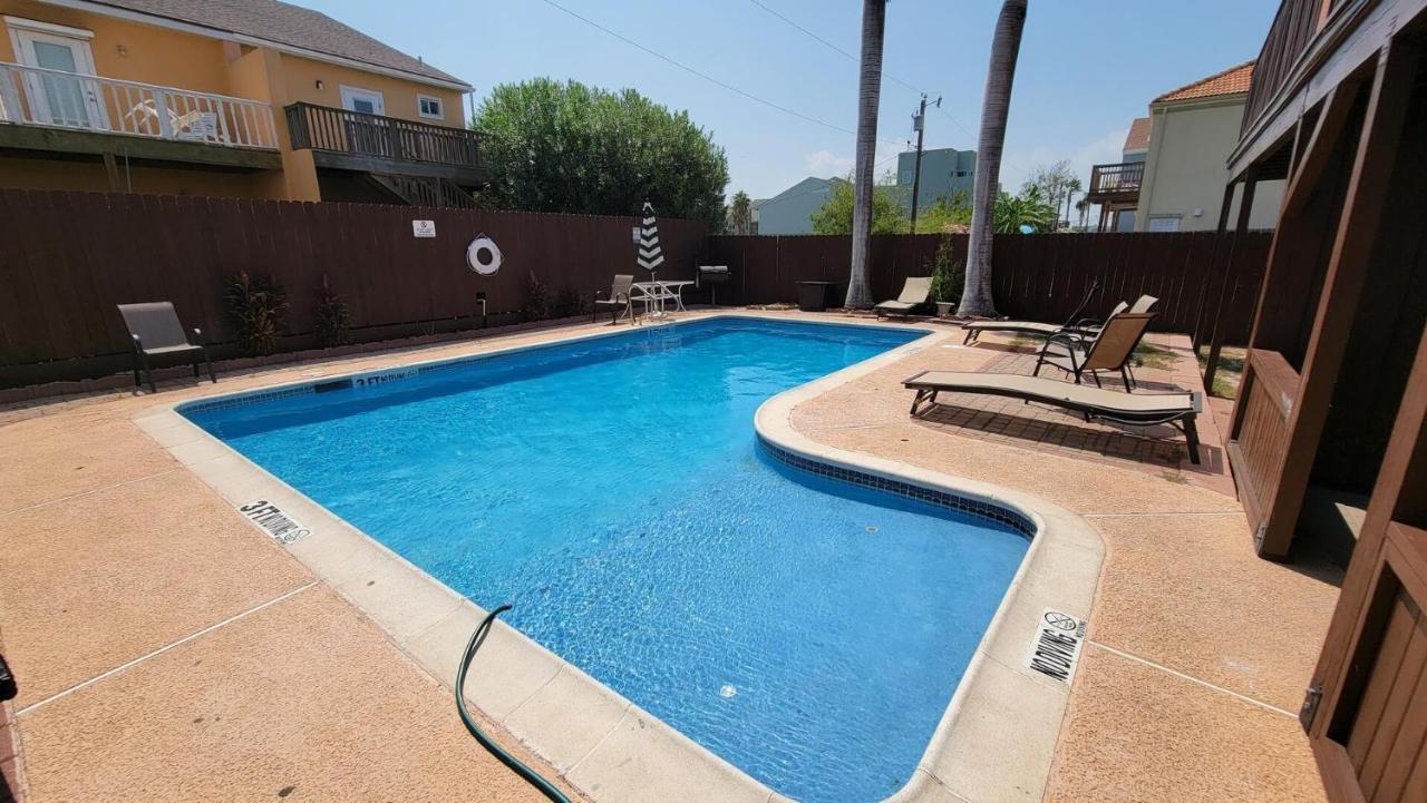 Cozy 2 Bedroom With Big Pool - Campeche Triplex Unit C Home South Padre Island Eksteriør billede