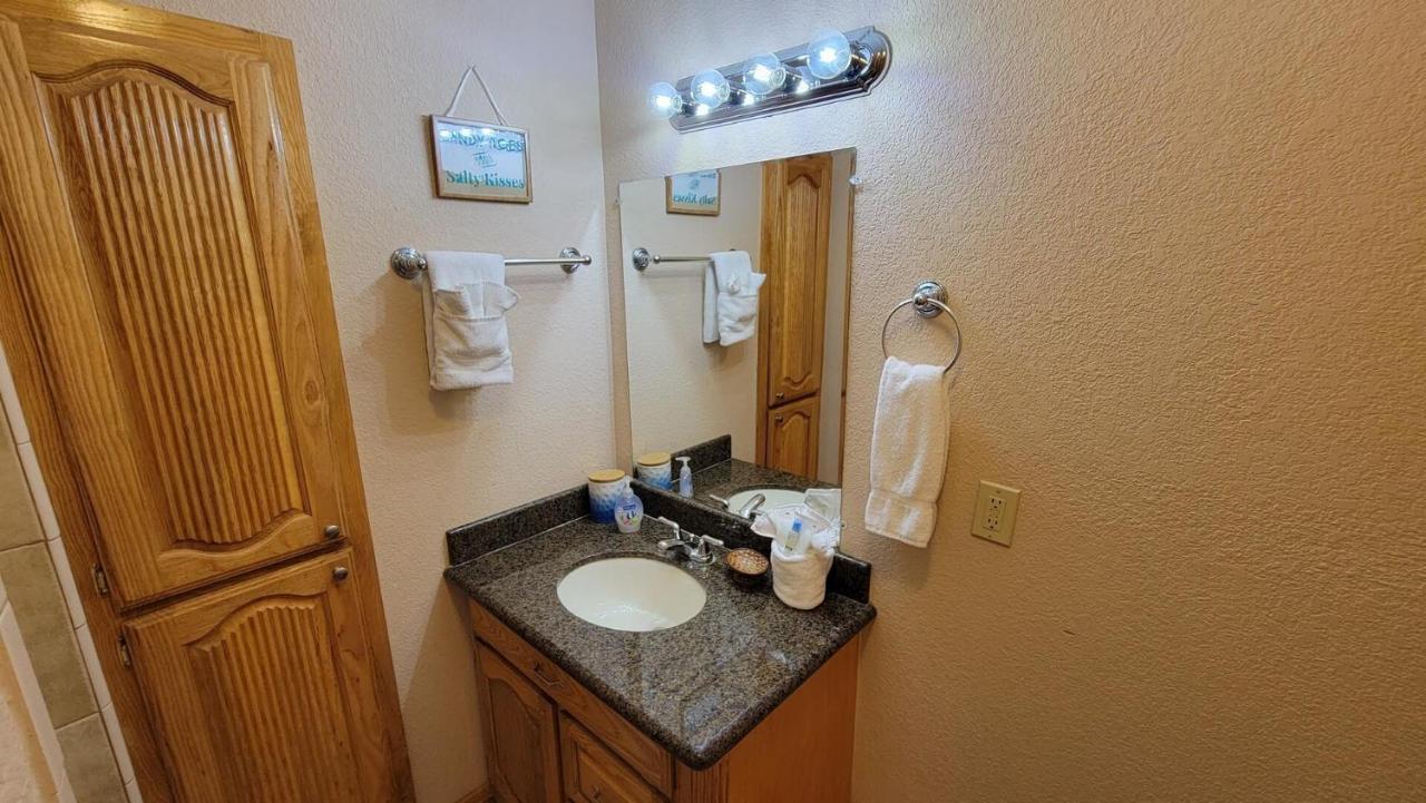 Cozy 2 Bedroom With Big Pool - Campeche Triplex Unit C Home South Padre Island Eksteriør billede