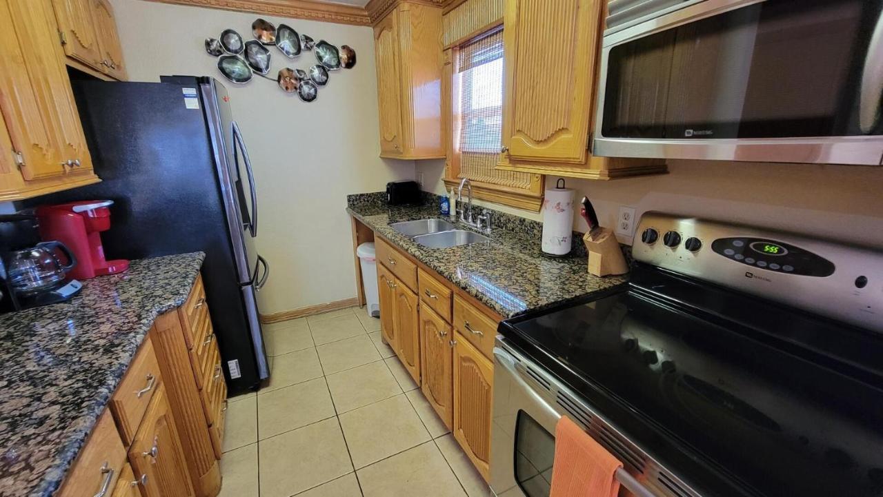 Cozy 2 Bedroom With Big Pool - Campeche Triplex Unit C Home South Padre Island Eksteriør billede