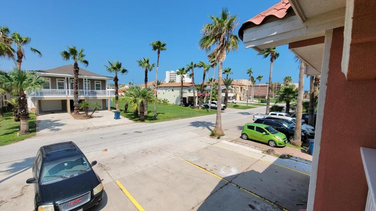 Cozy 2 Bedroom With Big Pool - Campeche Triplex Unit C Home South Padre Island Eksteriør billede