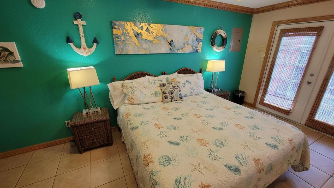 Cozy 2 Bedroom With Big Pool - Campeche Triplex Unit C Home South Padre Island Eksteriør billede