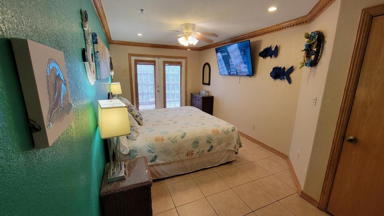 Cozy 2 Bedroom With Big Pool - Campeche Triplex Unit C Home South Padre Island Eksteriør billede