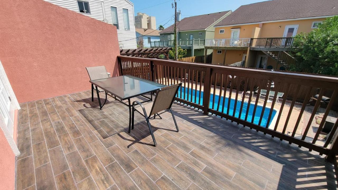 Cozy 2 Bedroom With Big Pool - Campeche Triplex Unit C Home South Padre Island Eksteriør billede